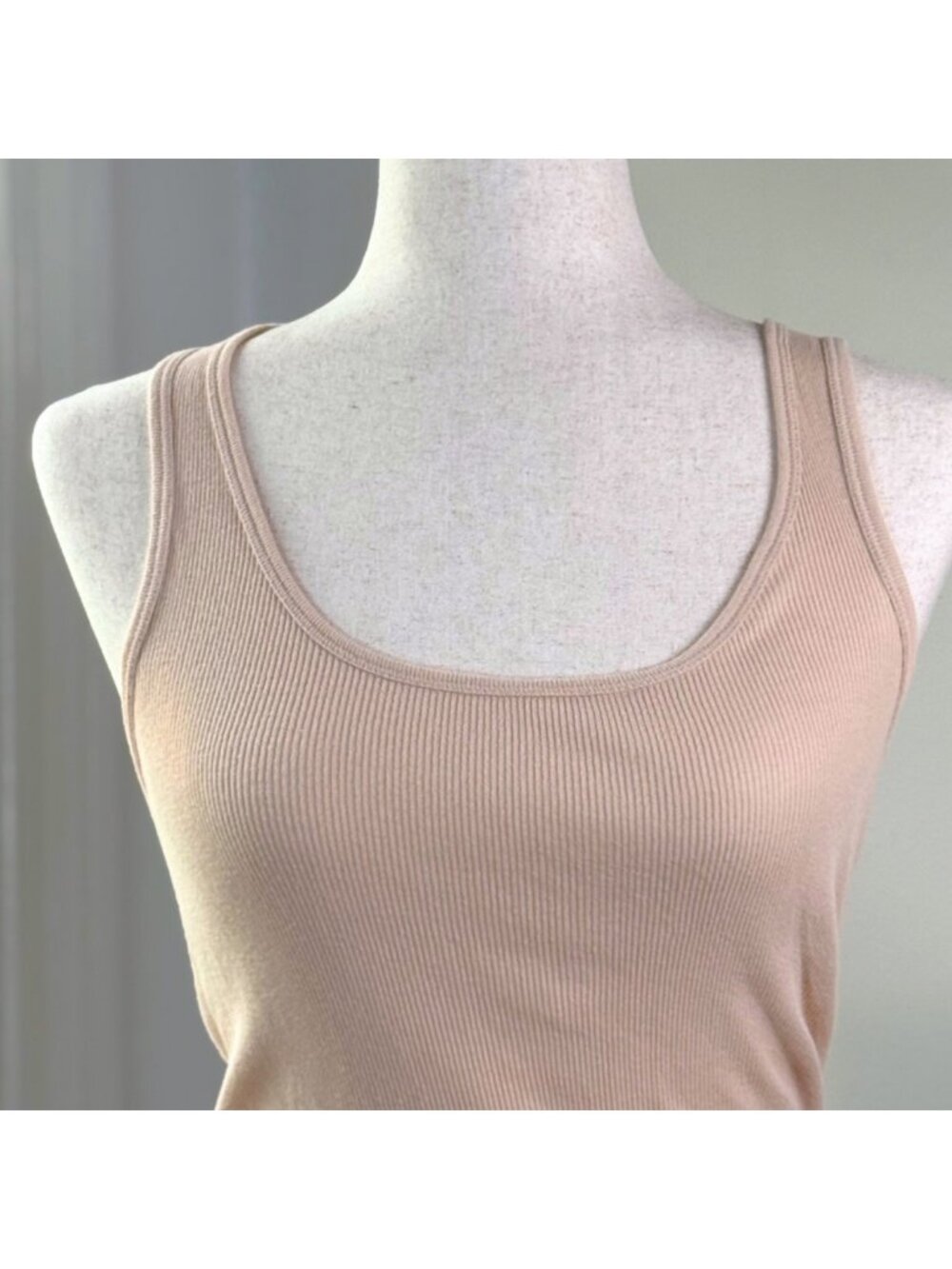 Old Navy Perfect Fit Ribbed Beige Tank Top Medium Minimalist Neutral Nude Tan - Picture 2 of 10